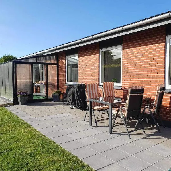 Feriehus i Sæby nær by, skov og strand, hotel v destinaci Saeby