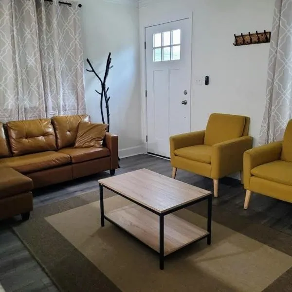 Renovated 2 Bed Walltown Home Walk To Duke! A, hotel a Durham
