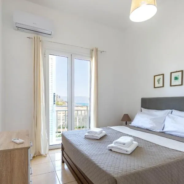 Spacious seaview apartment in Heraklion، فندق في مدينة هيراكيلون