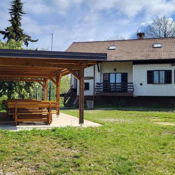 Koča sredi gozda, hotel v destinaci Kanal