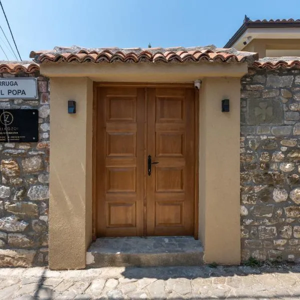 Villa Zoi A Stay to Remember I Located on the Historic Roman Road Via Egnatia inside Elbasan Castle I Homemade Breakfast, хотел в Елбасан