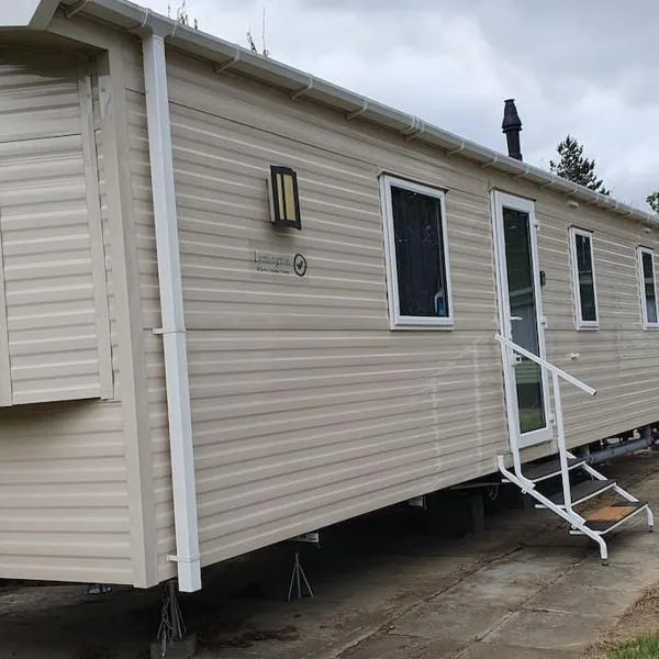 Billing Aquadrome - Alberta Caravan 2 Bedroom Sleep 6, hotel in Northampton