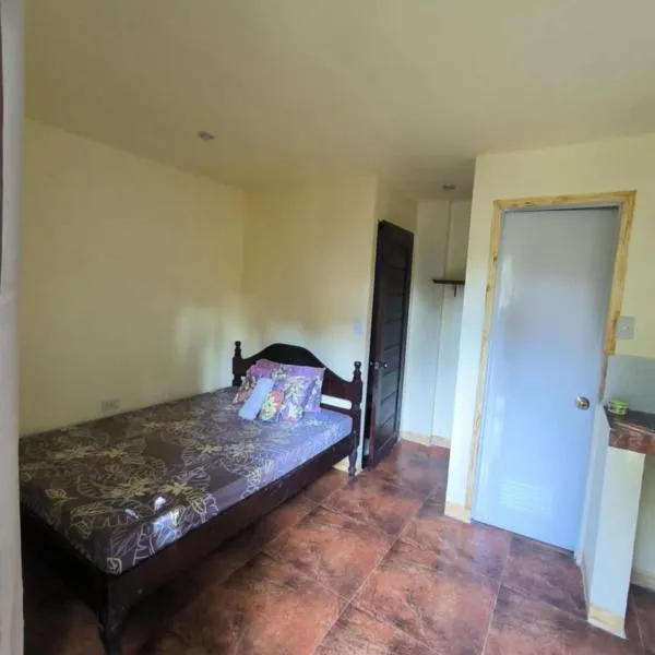 Toto's House Room Rental, hotel in Puerto Princesa