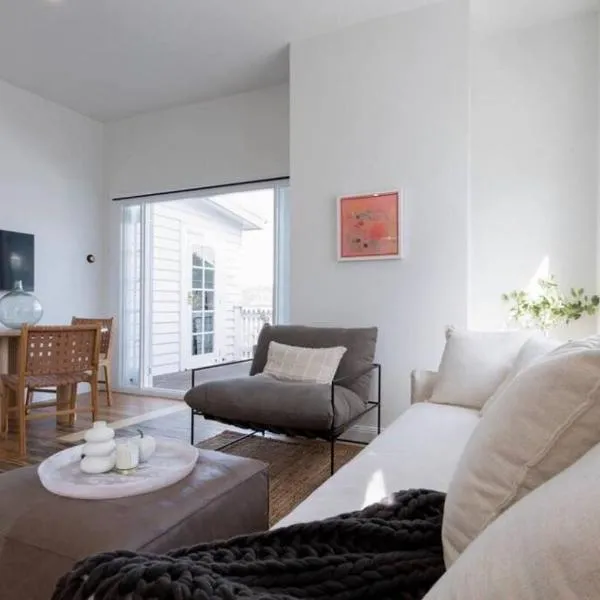 Victoria's on High - 3 Bedroom Home with City Views, Hotel in Kings Park