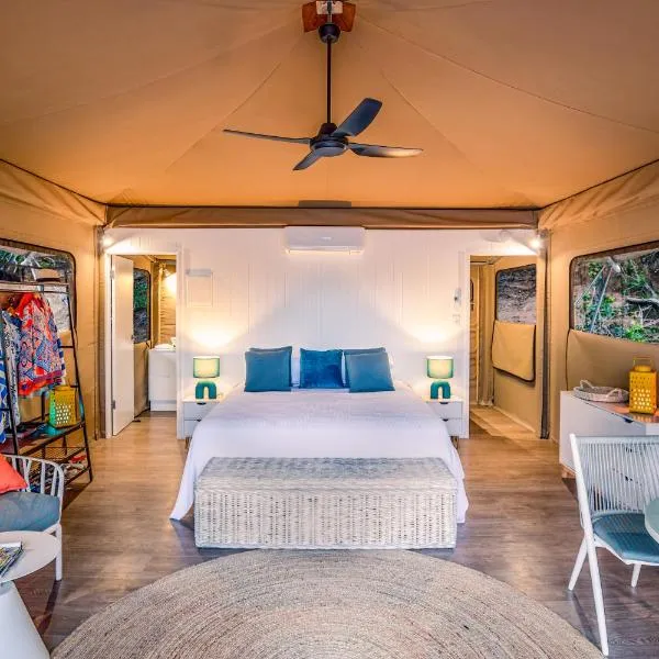 King Safari Tent 3, hotel v destinaci Nelly Bay