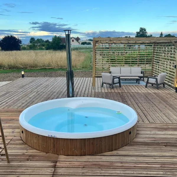 GreenWoods Ecolodge - Zoo de Beauval et Châteaux de la Loire, hotel in Fresnes