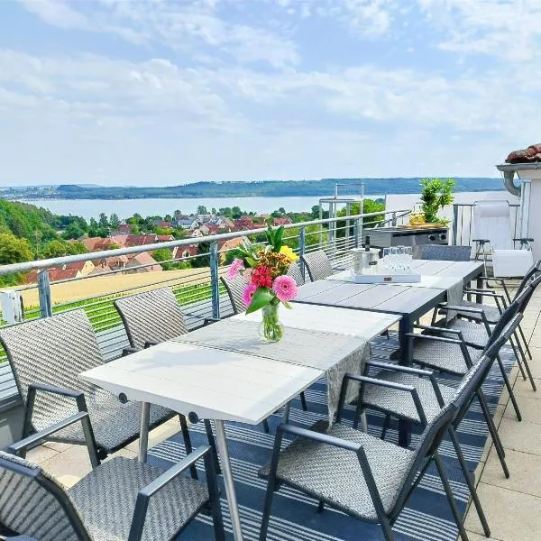 Seeblickapartment für bis zu 12, Nürnberg & Schwabach in 30-35 Minuten zu erreichen, Sauna, Arbeitsplatz, Dachterrasse & Grill, hotel in Spalt