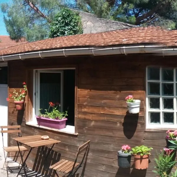 Logement privé dépendance, hotel v destinácii Livry-Gargan