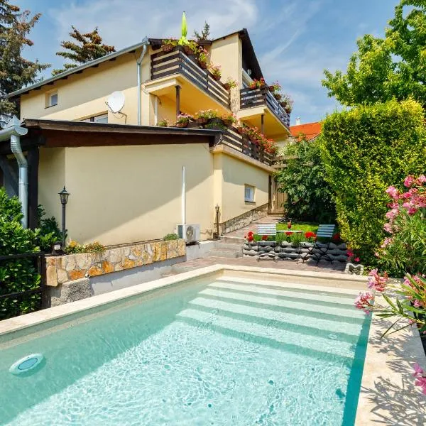 Casa Montana Apartments, מלון בבלטונאלמאדי