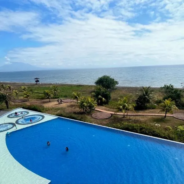 Seafront Residences Vacation Getaway, hotel in San Juan