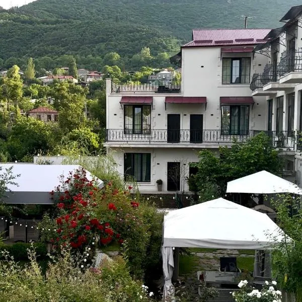 REDROOF country house hotel, hotel v destinaci Goris