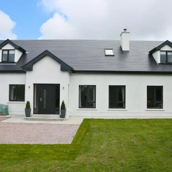 Luxury 6 Bedroom Spiddal Villa, Jacuzzi, Balcony, hotel v destinaci Galway
