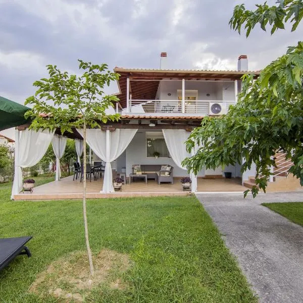 Villa Avra, hotel v destinaci Karianí