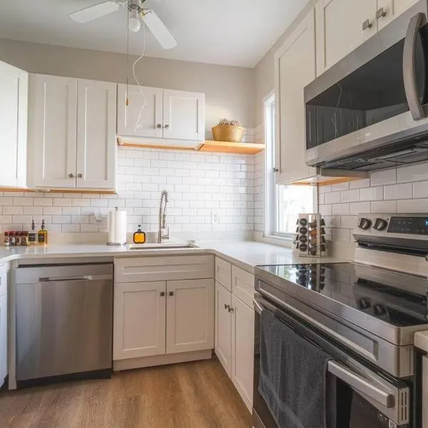 Charming 4 BDR - Walk to Downtown & Free parking!, hotel v destinaci Salem