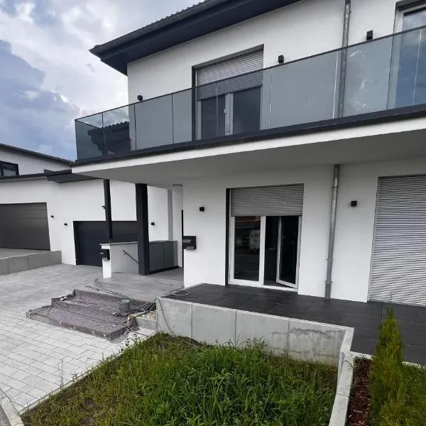 Elara, Hotel in Burgrieden