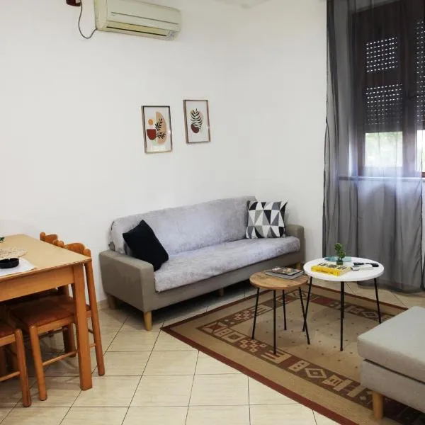 Sunny 2 BR Near City Center, hotell sihtkohas Shkodër