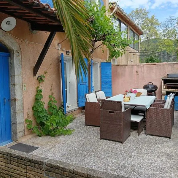 Aux 2 Cèdres, hotel v destinácii LʼEscale