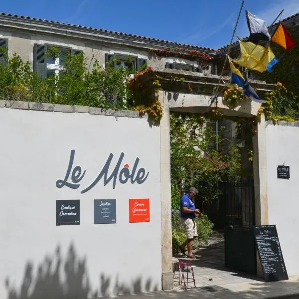 Le Mole (Appartements et Chambres), hotel v destinácii La Flotte