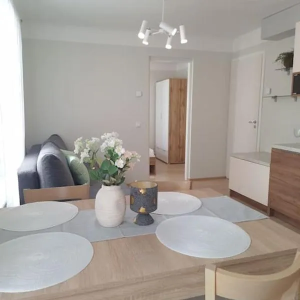 Cozy apartament near bus station – hotel w Parnawie