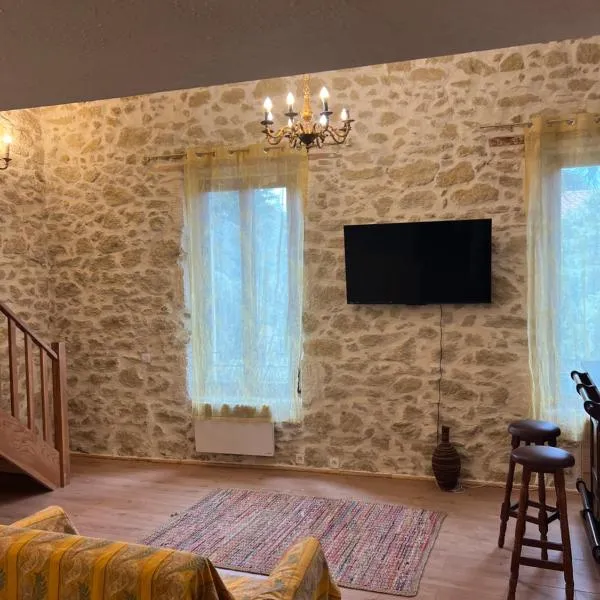 Chez Dragos centre ville Lauris, hotel v destinaci Lauris