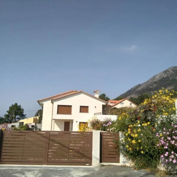 ROOMS PEREGRINOS A Casa Alicia, hotel v destinaci Rosal