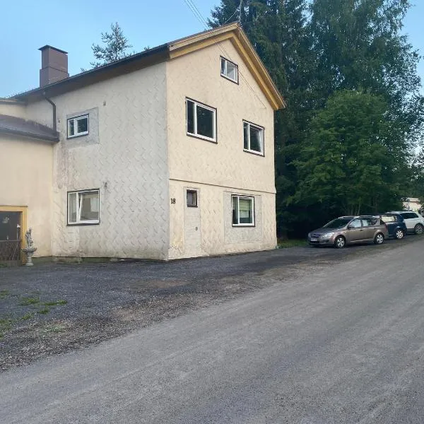 Mäntyharju keskus, ylin kerros, koko ullakkohuoneisto, hotel em Mäntyharju