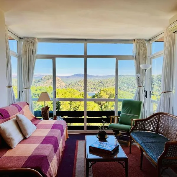 Viesnīca Acogedor apartamento con bellas vistas al embalse pilsētā Sanmartina de Valdeiglesiasa