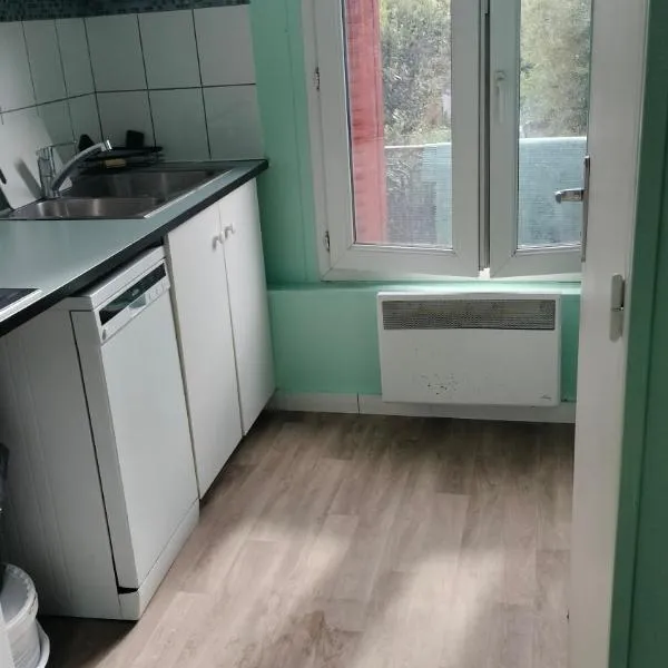 12 RUE FERNAND HE93600 Aulnay SOUS BOIS – hotel w mieście Aulnay-sous-Bois