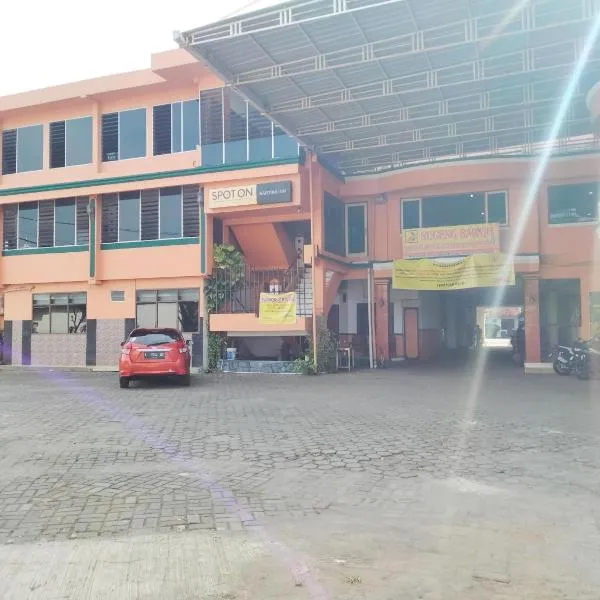 Sartika Hotel Mitra RedDoorz Pati, hotel in Pati