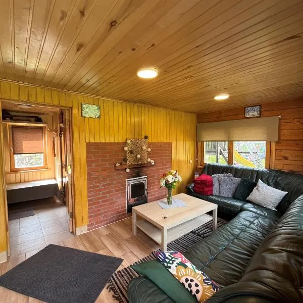 Cozy Forest Cabin, hotel in Kadaga