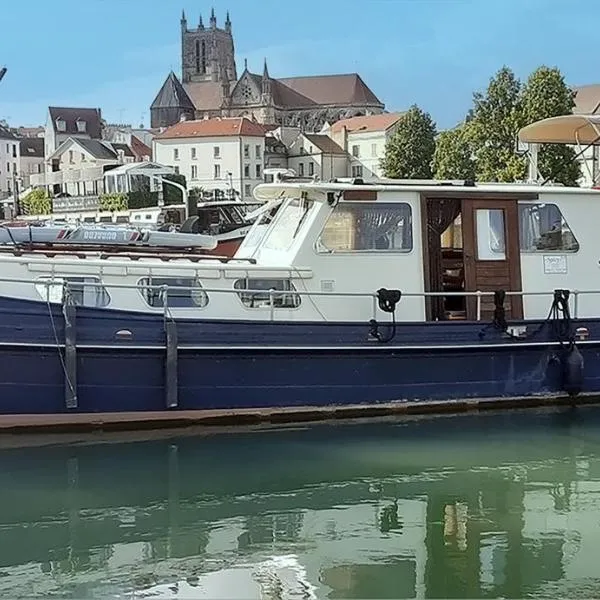 Spicy - Séjour insolite sur la Marne, hotel in Meaux