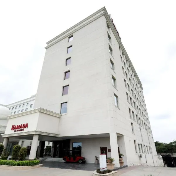 Ramada by Wyndham Lucknow Hotel and Convention Center, khách sạn ở Lucknow