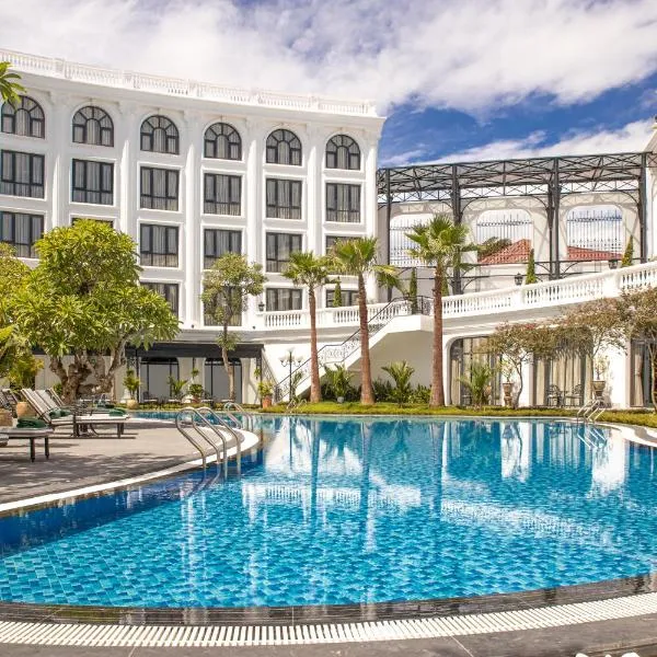 Viesnīca Silk Path Grand Hue Hotel pilsētā Hue