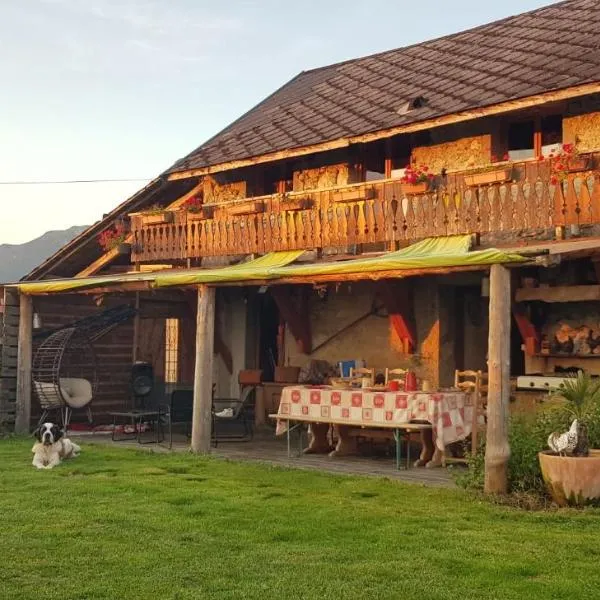 La chambre Savoyarde chez les garçons, hotel v destinaci Saint-Paul-sur-Yenne
