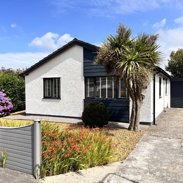 Stylish Coastal 2 Bedroom Bungalow, hotel in Holyhead