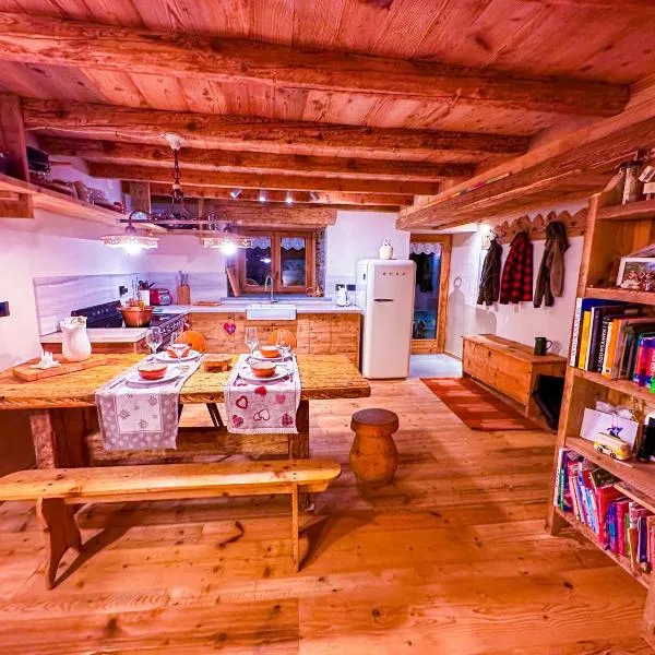 JOIVY Modern family chalet with stunning mountain views, hotel en Champoluc