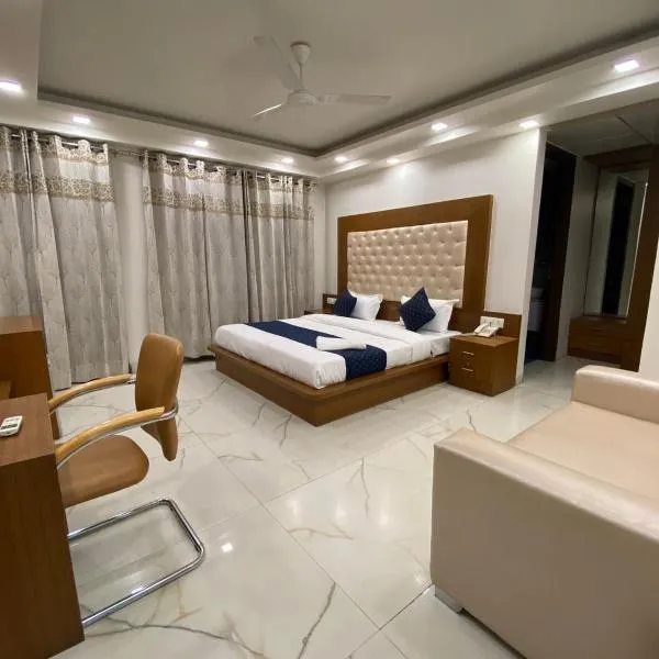 Hotel Leaf 9 Boutique, Near Golf Course Road and Galleria Market、グルガオンのホテル