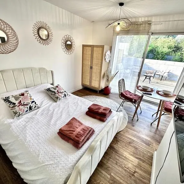 Ty Ne Hue, Charmant Studio avec extérieur clos et Parking – hotel w mieście Saint-Avé