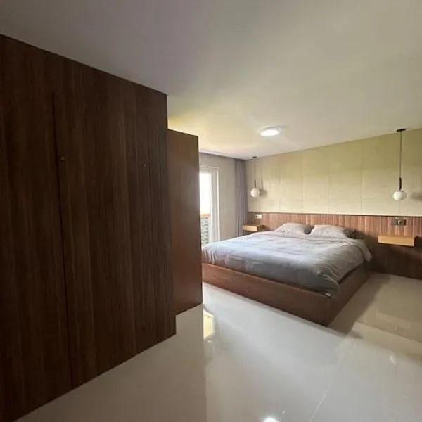 Entire Modern House with ricefield view and private garage, hotel v destinaci Sanur