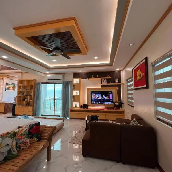 Luxury Vacation House Oceanfront in Lila, Bohol, hotel in Lila