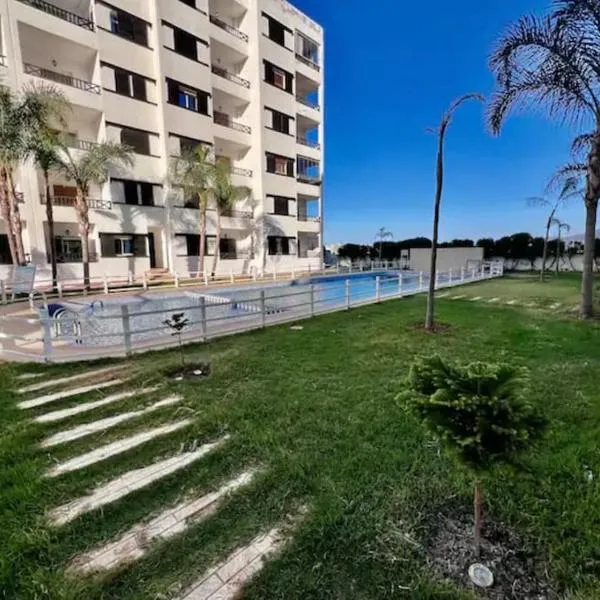 Appartement à louer Complexe City Center، فندق في Oued Laou