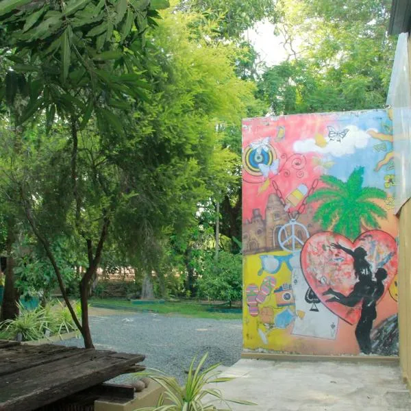 Traveler's Haven Hostel at Colombo Intl Airport, hotel v destinaci Katunayaka