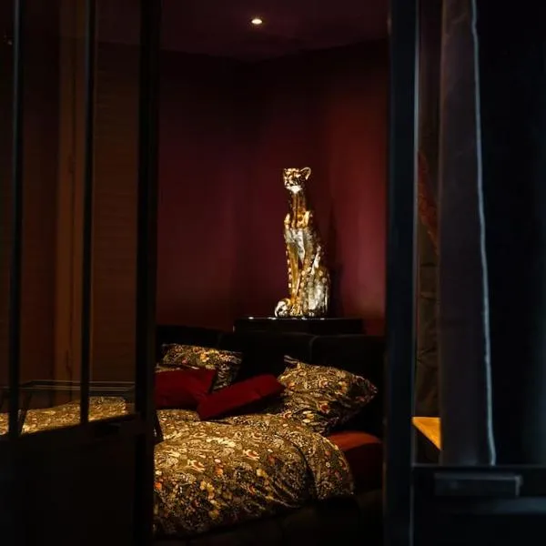 LOVE ROOM LORIENT LoveLoft L'Escapade Romantique, hotel v destinácii Lorient