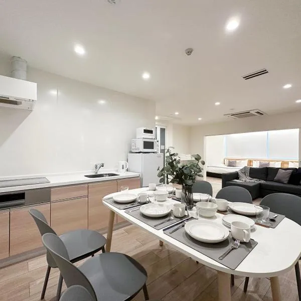b hotel Nikke - Spacious Apt for 12Ppl Very Good Location, hotel di Hiroshima