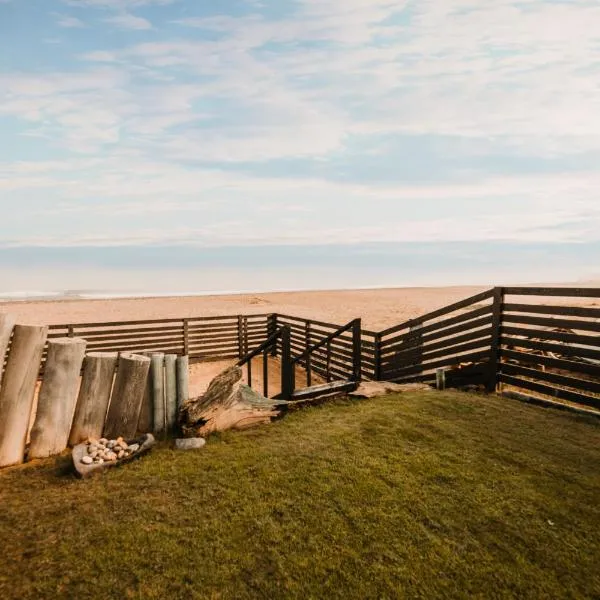 Family beachfront retreat, hotel v destinaci Langstrand