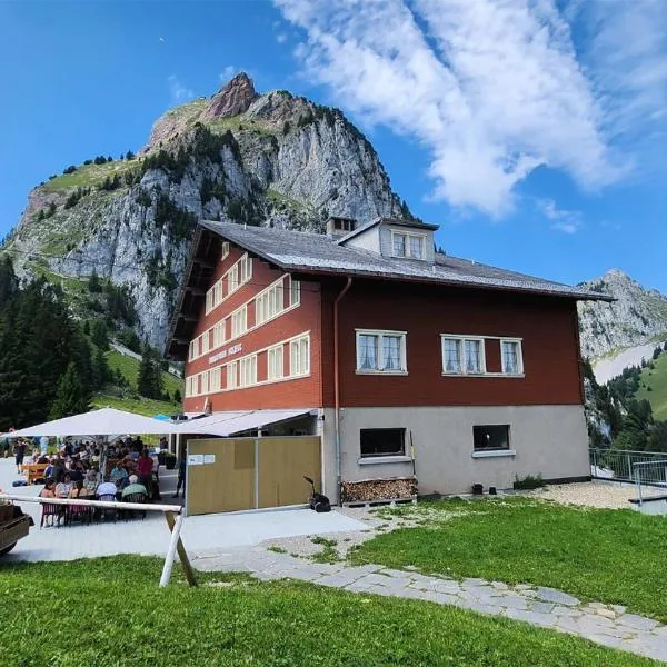 Berggasthaus Holzegg - Accessible Only by Cable Car, hotel v destinaci Alpthal