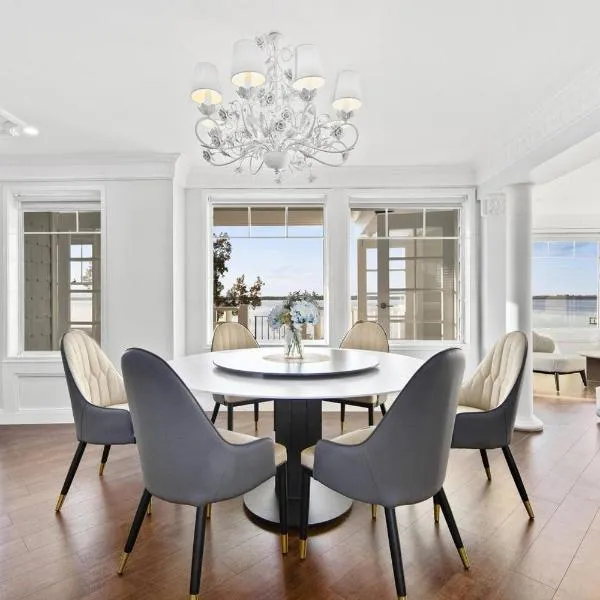 Luxury Waterfront Holiday Home, hotel v destinaci Toukley