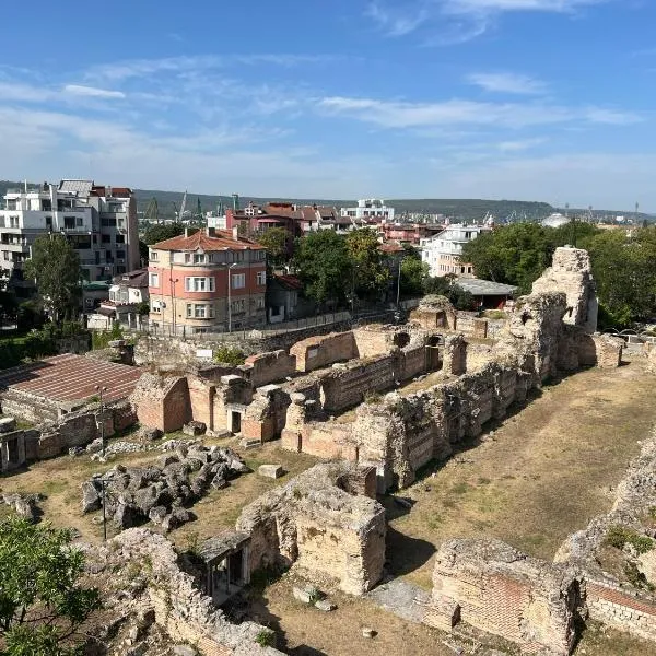 Roman Thermae Heritage Penthouse with Garage, hotel ve Varně