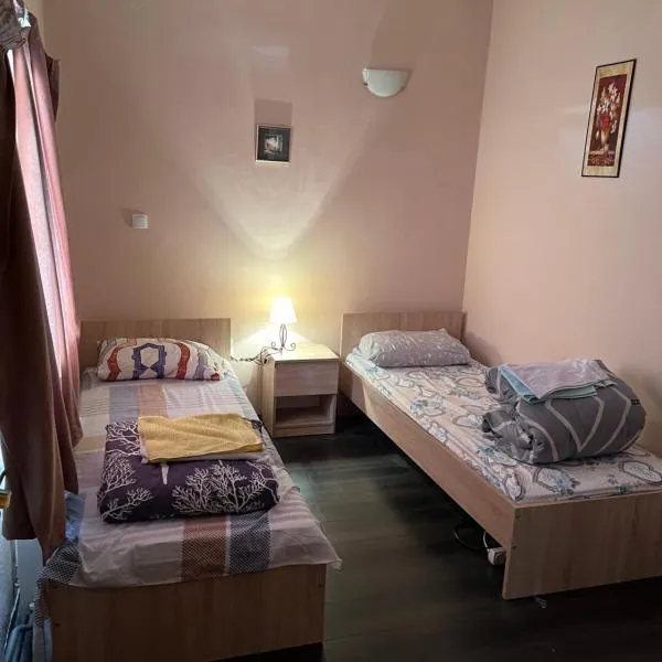 Jack coffee hostel 2, khách sạn ở Sremski Karlovci