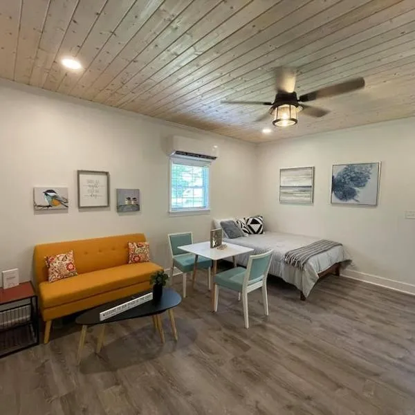 Beautifully Renovated Studio 2 Miles From Marina!, hotel v destinaci Winchester
